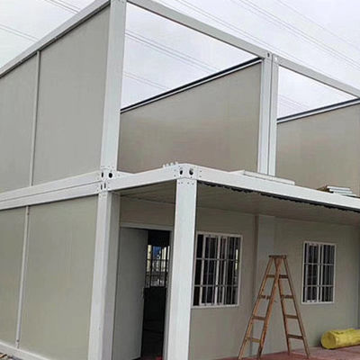 A estrutura de aço é estável e resistente à carga. É um edifício de contentores de duas camadas verde, ecológico e reciclável com forte adaptabilidade ao terreno